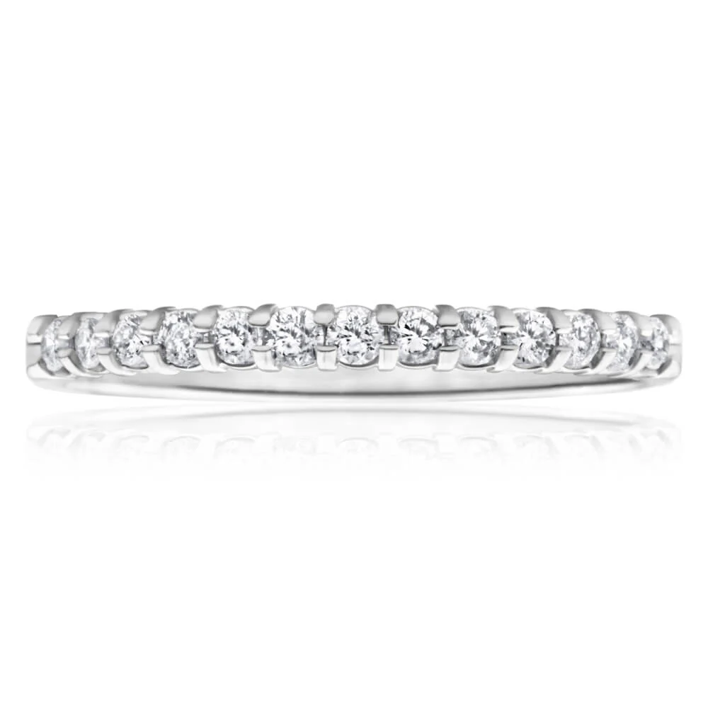 9ct White Gold Diamond Ring Set With 13 Diamonds