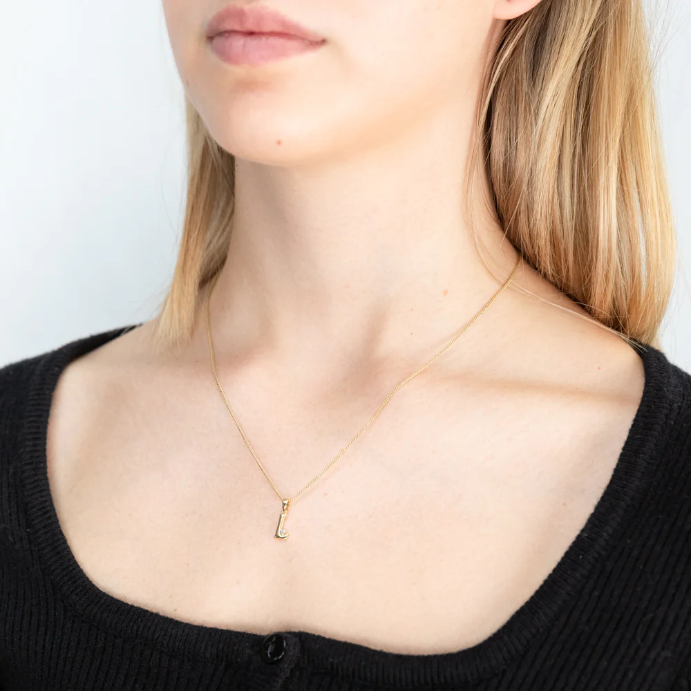 9ct Yellow Gold Pendant Initial L set with diamond - Image 2