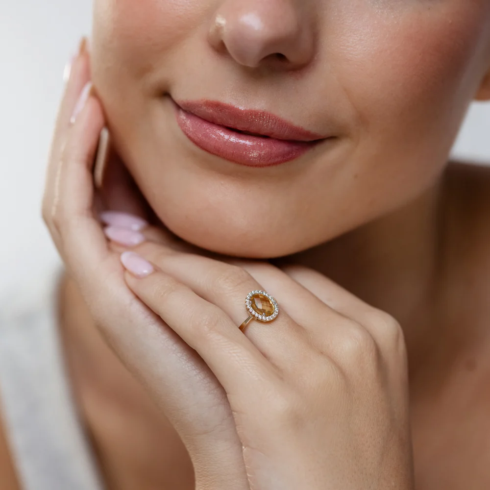 Natural Quartz and Cubic Zirconia Ring in 9ct Yellow Gold - Image 3